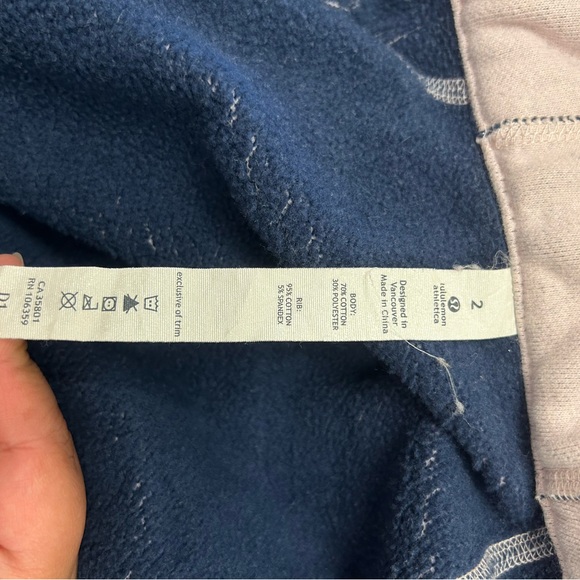 Lululemon Scuba Hoodie, blush pink with navy peacock feather pattern, size 2 - Picture 7 of 7